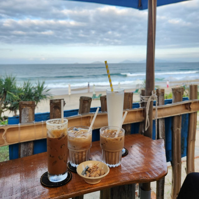 호이안 안방 비치 카페 'Rua Beach Coffee & Bar' 해변 뷰 카페