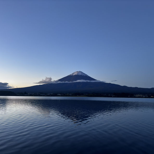 晨曦下的倒影：捕捉富士山的清晨之美