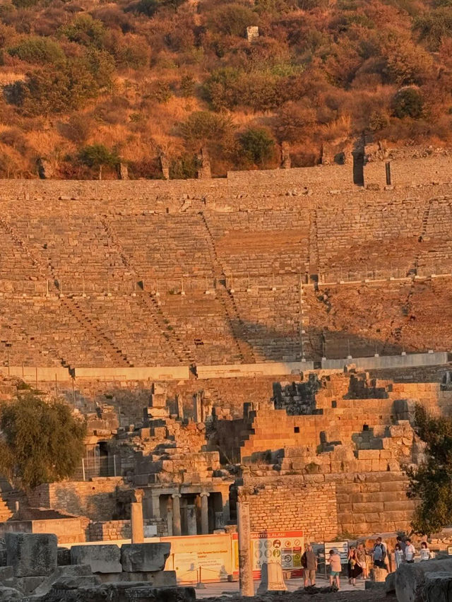 고대 도시 에베소 방문은 여러분을 역사 속으로 안내하는 놀라운 경험이었습니다! 🏛️📜