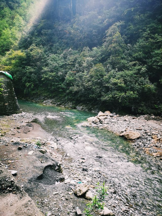 藏在重慶邊上的小「張家界」，亢谷旅遊度假區