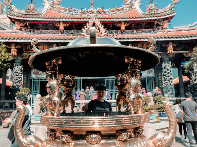 วัดหลงซาน (Longshan Temple)