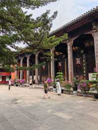 Temple with Amazing Vegetarian Restaurant in Chengdu