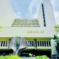 ⭐ ⭐ ⭐ Conrad Singapore Orchard!! The hotel is not far from Merlion Park and Marina Bay Gardens