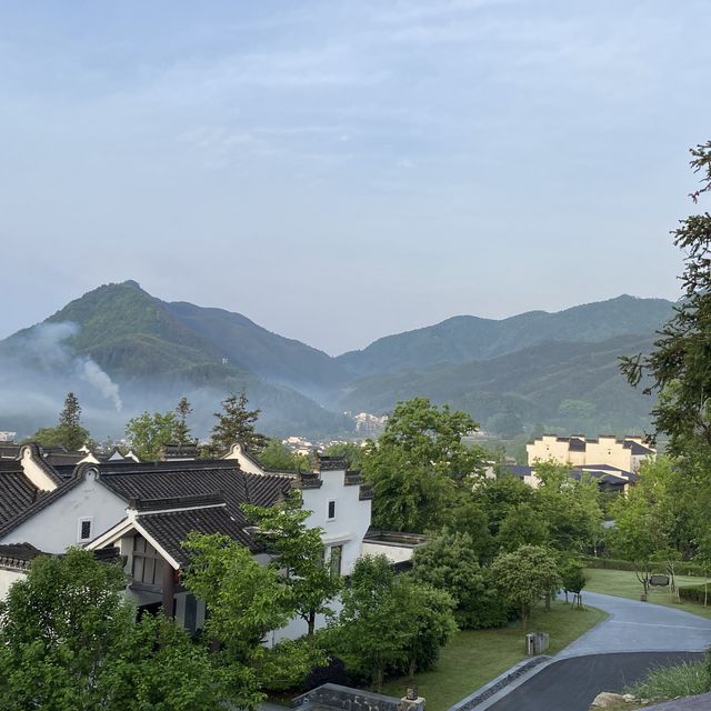 Mystical morning at Banyan Tree Huangshan 