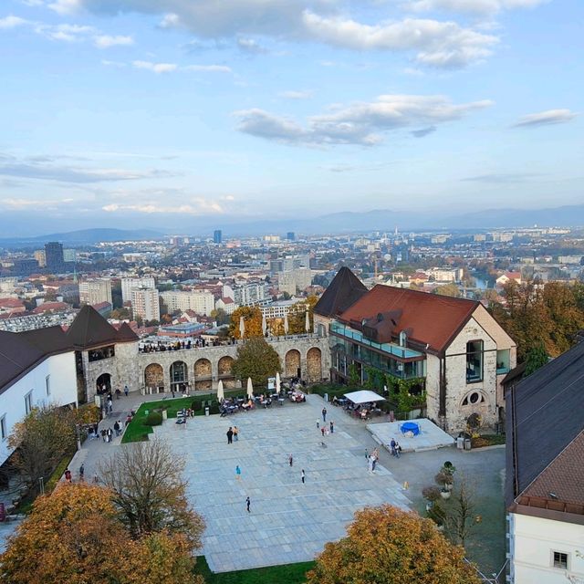 斯洛維尼亞Slovenia首度盧比安納，搭纜車登城堡飽覽全景