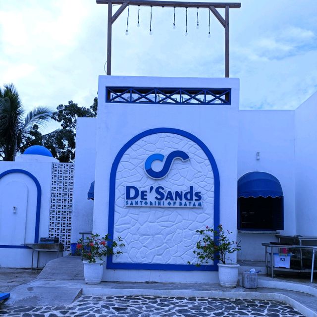 Discover Batam Santorini cafe De Sand 