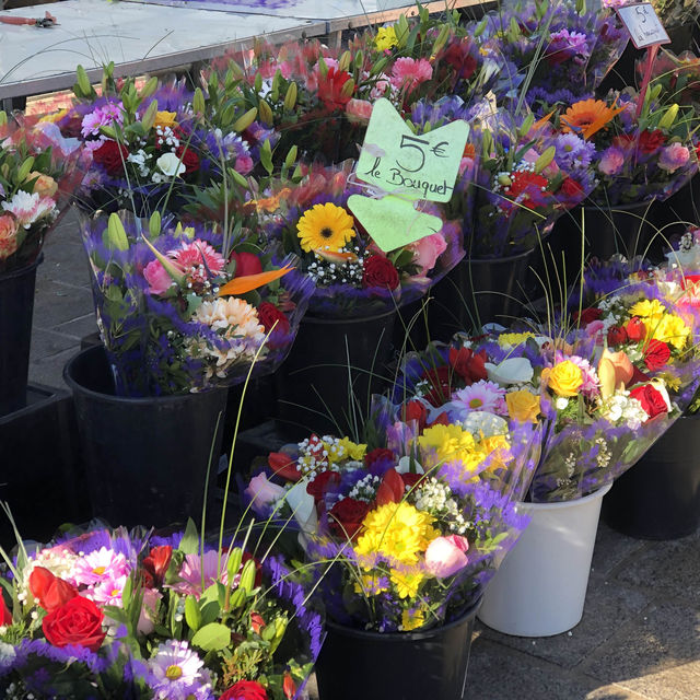 Weekend Market: A Vibrant Slice of Marseille 