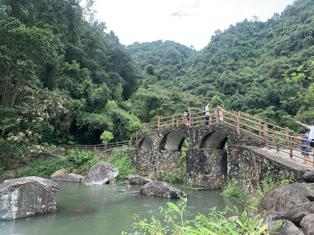 黃滿寨瀑布一日遊。