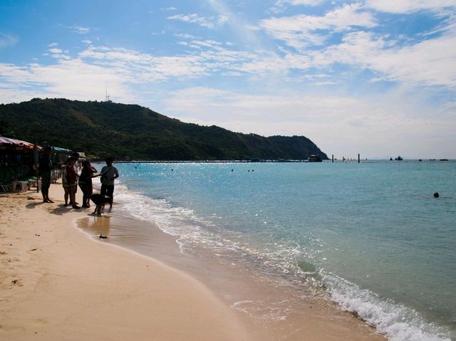 Samae Beach หาดแสม ทะเล เกาะล้าน ใกล้กรุงเทพ 