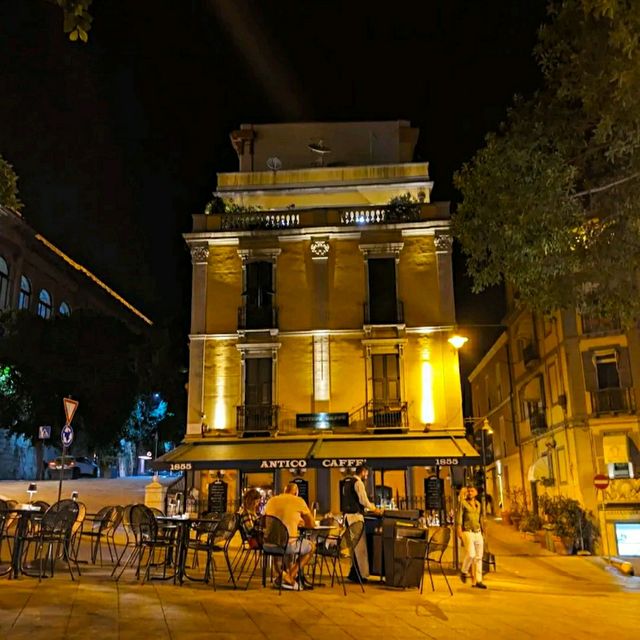 CAFÉ WITH A SPECTACULAR VIEW!