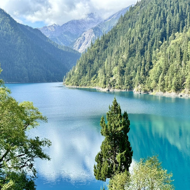 Must-Visit Wonderland: Jiuzhaigou Valley!