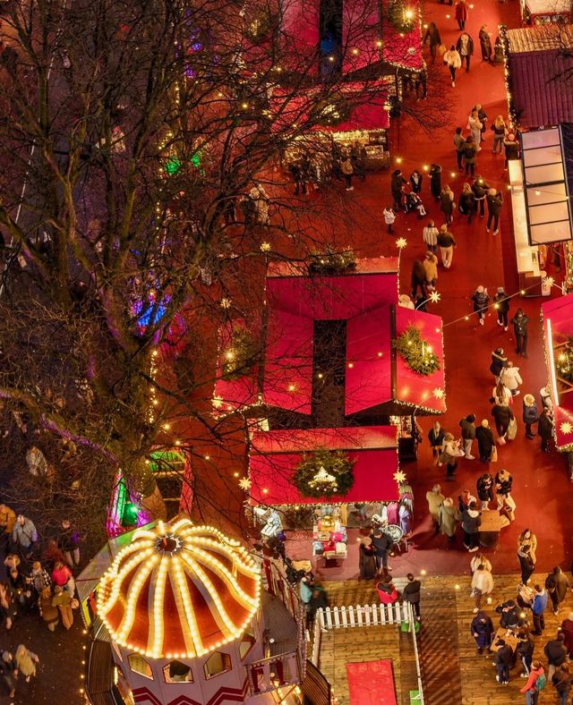 Discover the Magic of Christmas in Edinburgh, Scotland