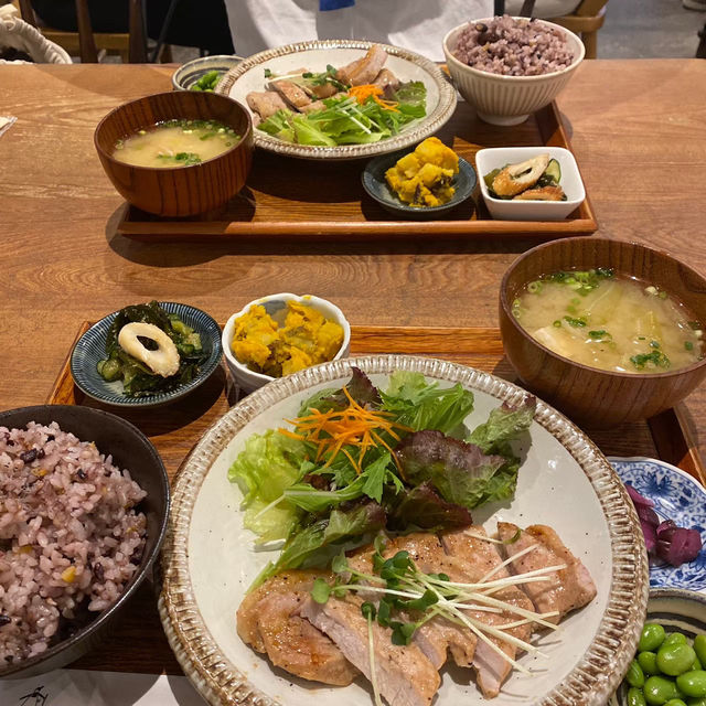 【吉祥寺】入口にお皿が売ってる！穴場カフェ☕