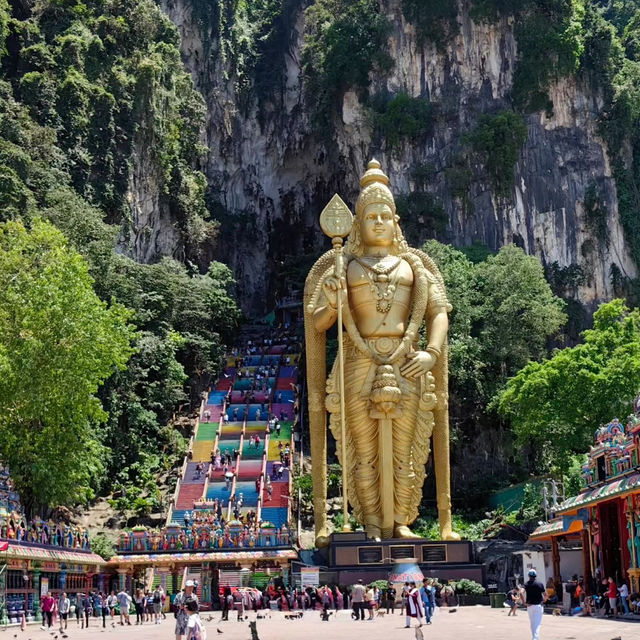 Batu Caves: A Stairway to Spiritual Splendor in Malaysia