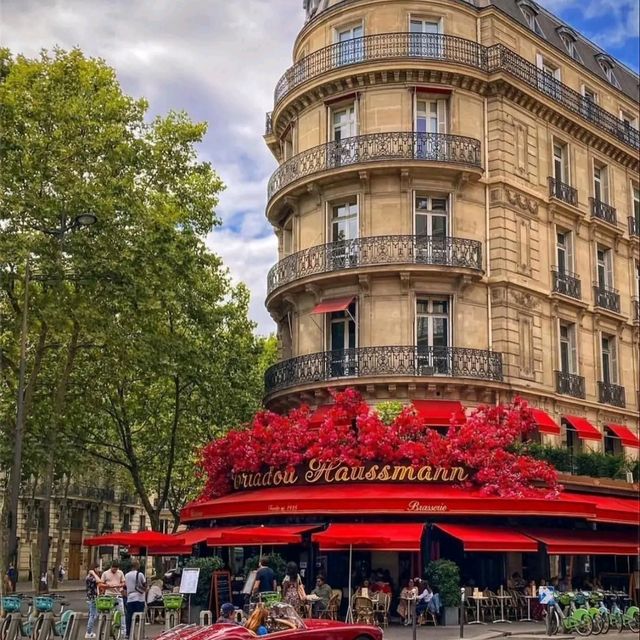 A Parisian Love Affair: A Romantic Coffee Shop Review