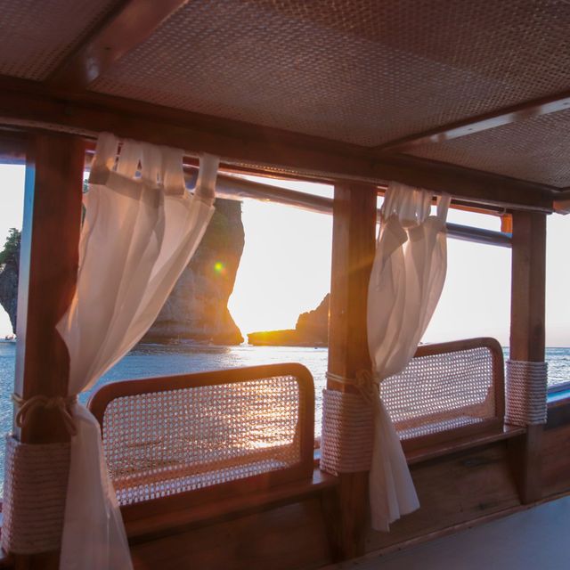 The Pol Koh phi phi (Luxury Long-tail Boat)