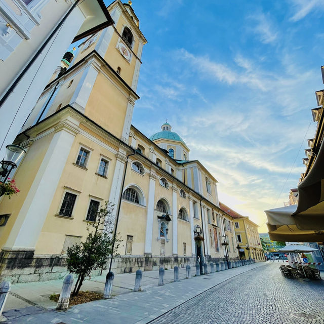 Urban wanderings is in the charming city of Ljubljana🇸🇮👫😎 