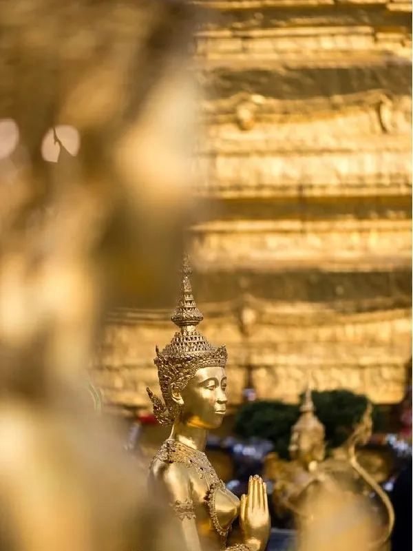 Explore Bangkok with a Chao Phraya River Cruise and Wat Arun Photoshoot