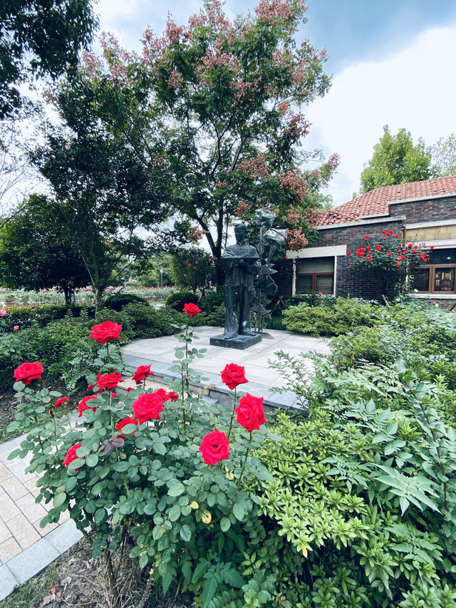 江蘇·太倉思鈿月季公園/月季夫人蔣恩細紀念館。