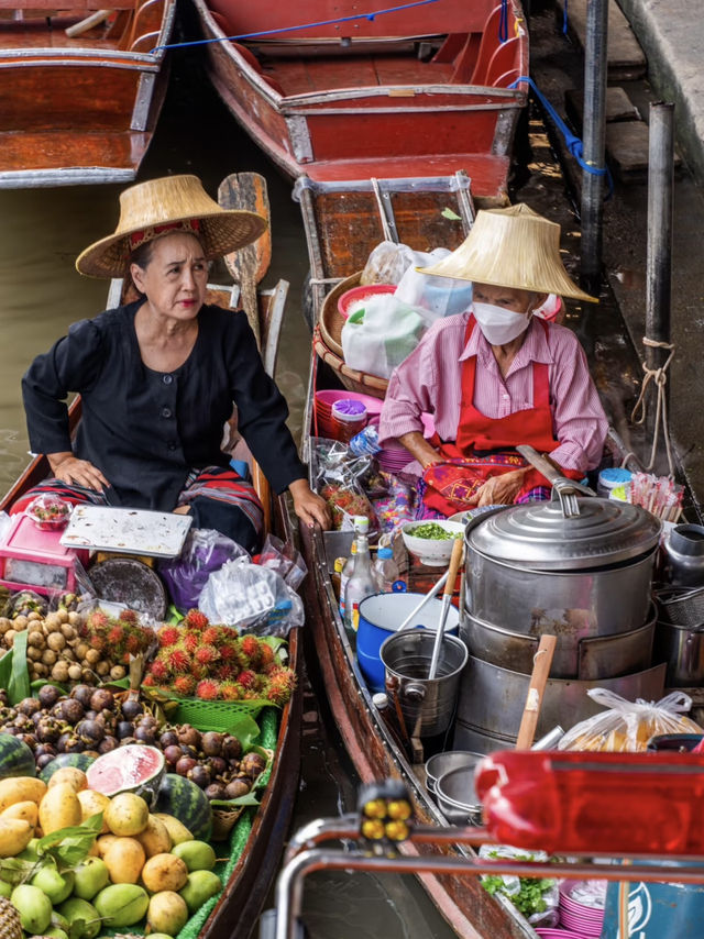 Drifting Through Bangkok’s Floating Markets: A Vibrant Experience