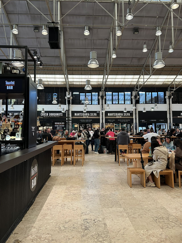 Popular restaurants gather! Time Out Market Lisboa