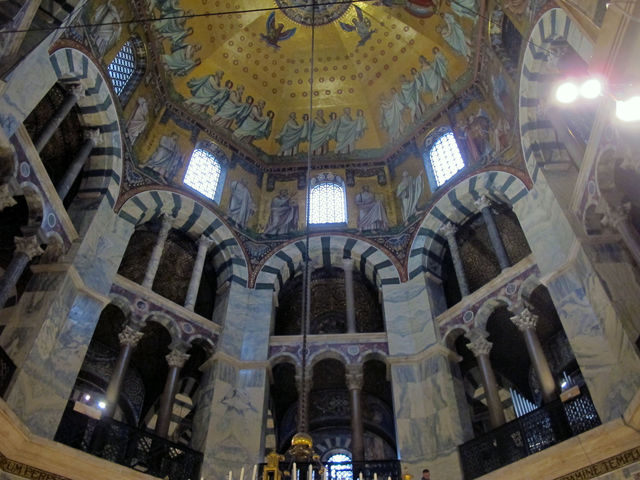 <一代梟雄長眠之處 - 亞琛大教堂 (Aachen Cathedral)>