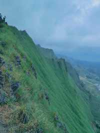 廣西崇左劍龍山｜層巒疊嶂，九曲迴腸，美而不自知。