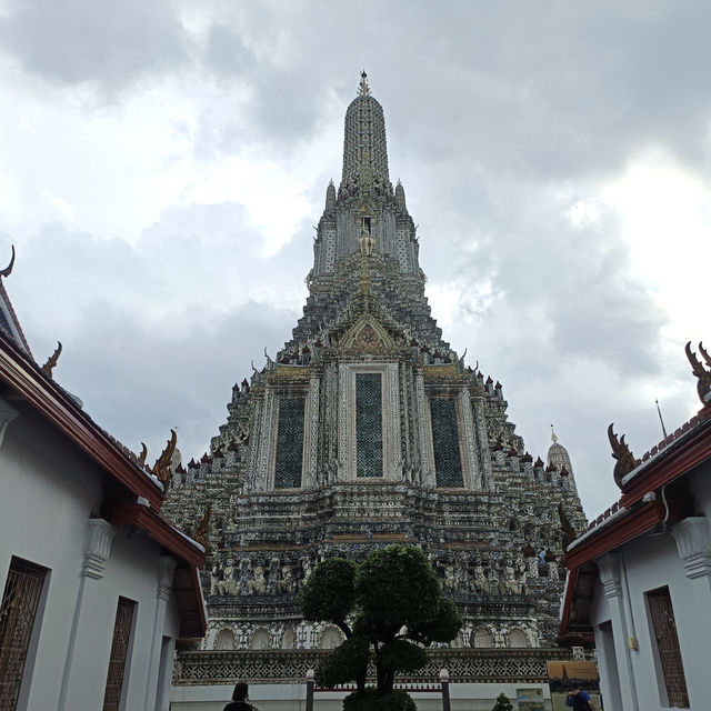 Solo Trip: A Solo Traveler’s Peaceful Escape in Wat Arun