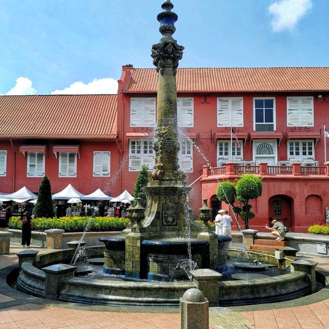 Holiday vibe in the Dutch Square 