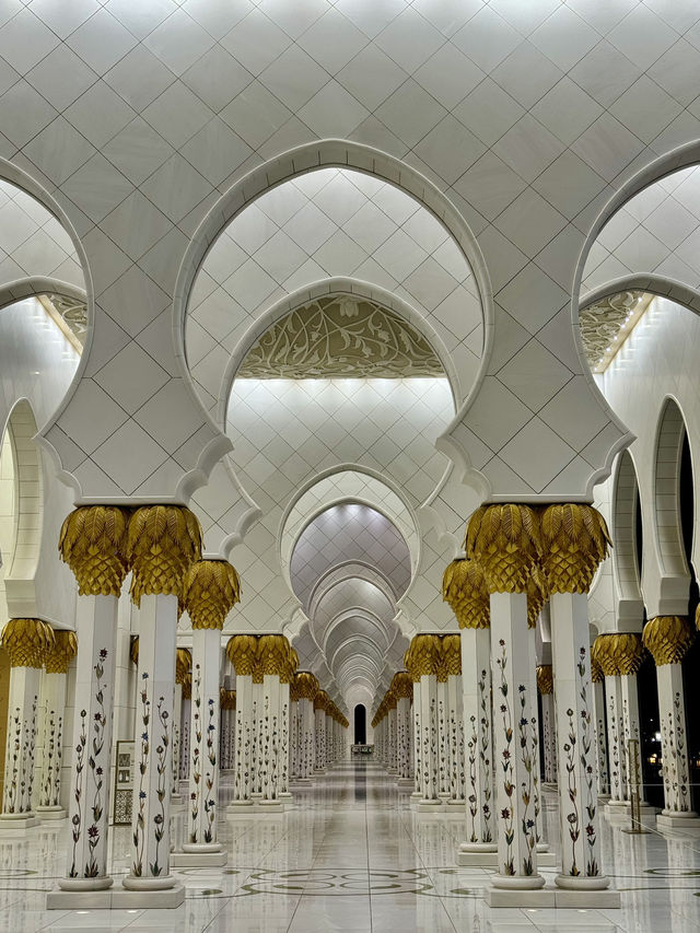 THE HEART OF ABU DHABI | EXPERIENCE THE MAGNIFIENCE OF SHEIKH ZAYED MOSQUE