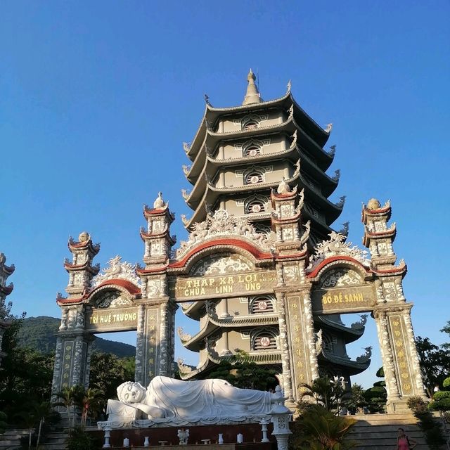 Lady Buddha: Da Nang’s Towering Symbol of Peace and Serenity