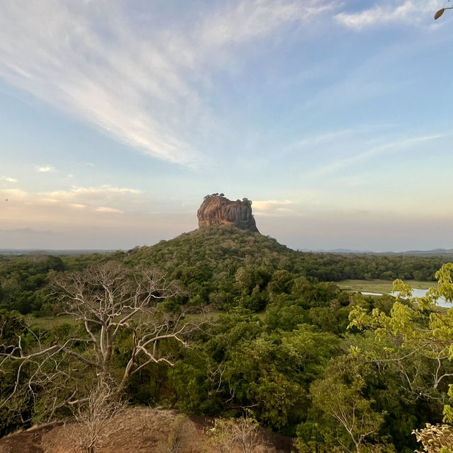 🦁 Conquer the Majestic Sigiriya Lion Rock 🏞️