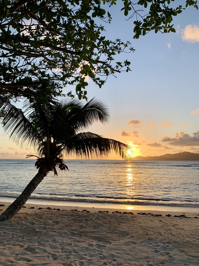 Tropical Paradise Unveiled: Breathtaking Scenery of La Digue