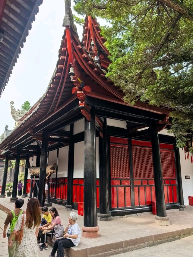 Temple with Amazing Vegetarian Restaurant in Chengdu