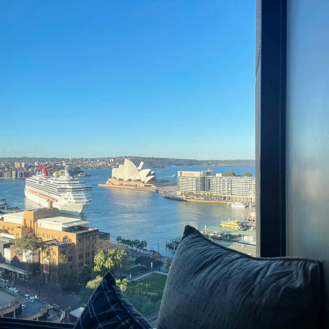 Harbor Elegance: My Luxurious Stay at Four Seasons Hotel Sydney