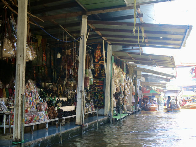 Damnoen saduak Floating Market 