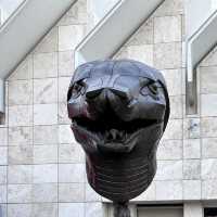 洛杉磯日落觀賞點：LACMA 的 Levitated Mass