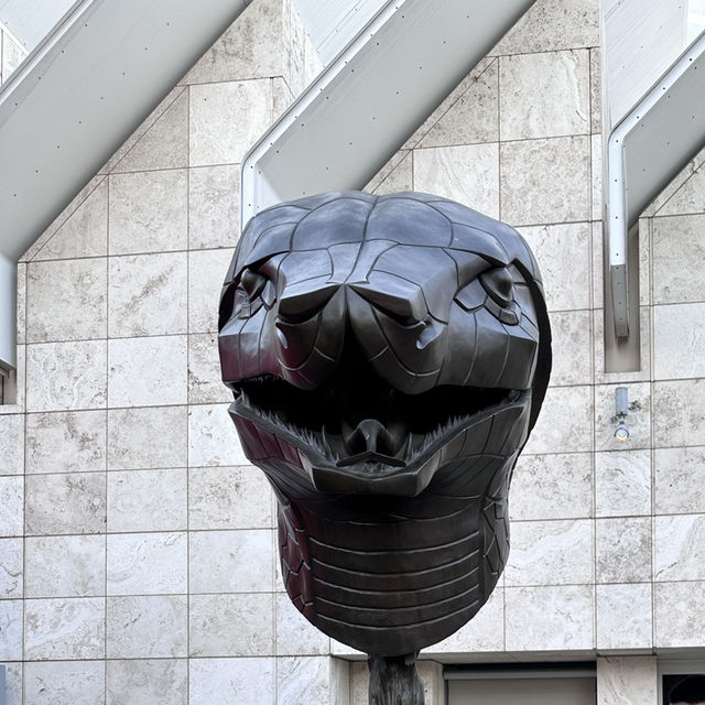 洛杉磯日落觀賞點：LACMA 的 Levitated Mass