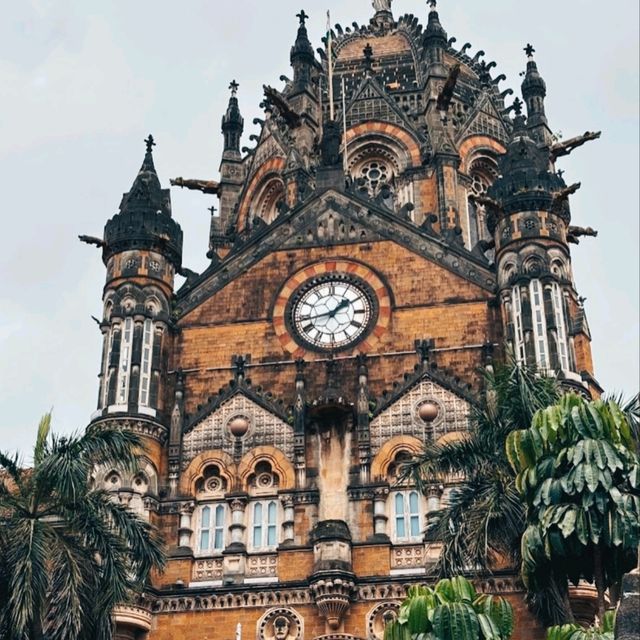 AN ICONIC RAILWAY STATION IN MUMBAI 