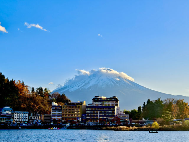 河口湖遊覽船，同時飽覽河口湖及富士山美景