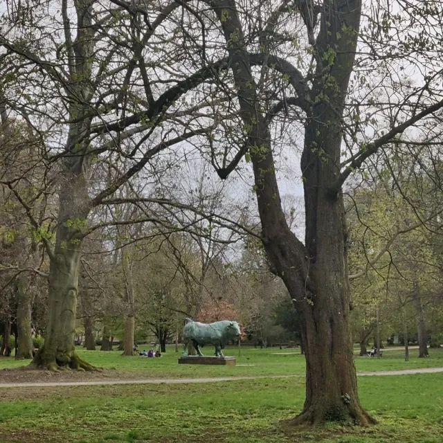 Günthersburgpark in the heart of Frankfurt