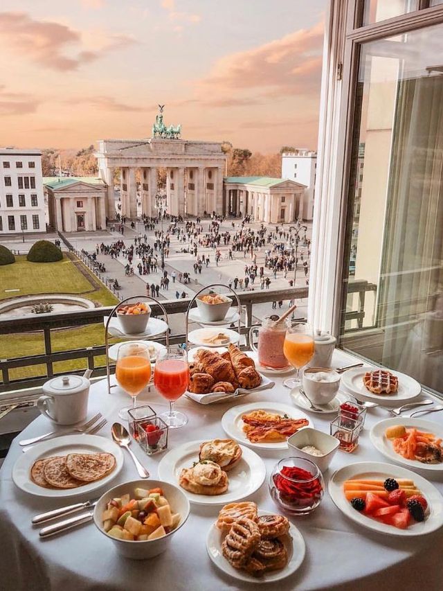 Berlin's Best: Stay in Luxury at Hotel Adlon Kempinski 🏨✨