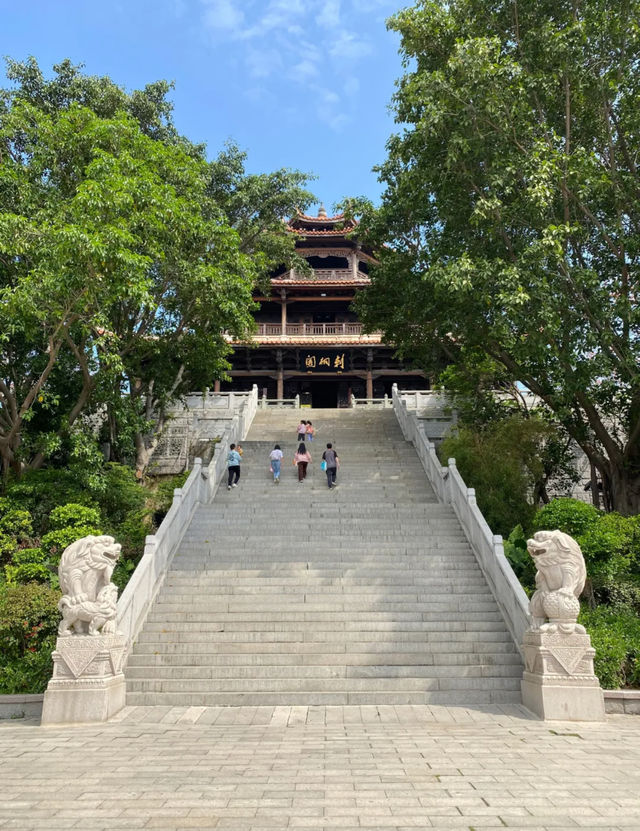 一個隱藏在繁忙都市中的寧靜之地——泉州西湖公園。