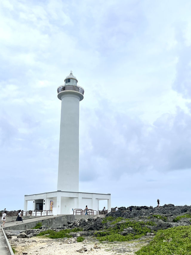 殘波岬公園-壯觀的斷崖，延綿不斷的海岸線