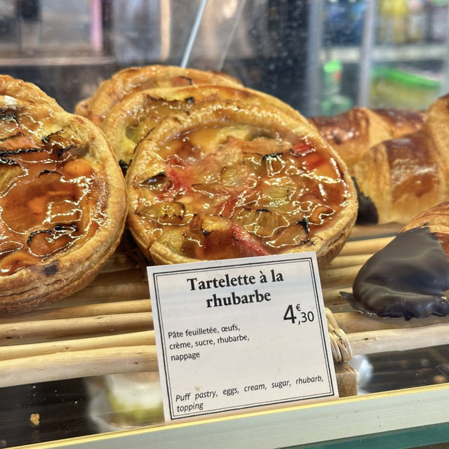 Sweet Fruit Buns in Nice: A Fruity Delight 🍑🍊🍞✨