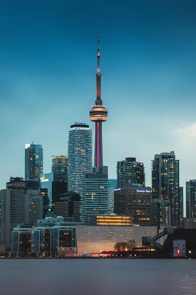 CN Tower不愧是多倫多標誌性建築，震撼到了！！。