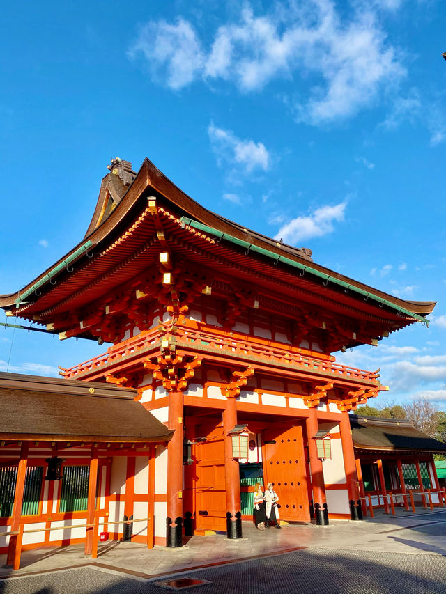 【京都】伏見稻荷大社：紅色千本鳥居隧道