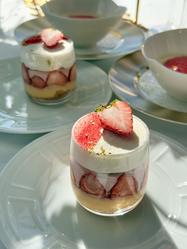 Strawberry and chocolate afternoon tea🍓