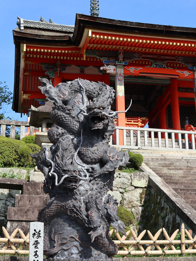 The Timeless Charm of Kiyomizu-dera: Kyoto’s Hilltop Sanctuary