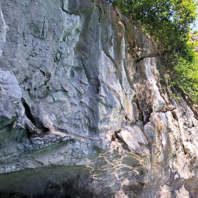 下龍灣🏞湖水綠般的清澈，人間仙境世外桃源